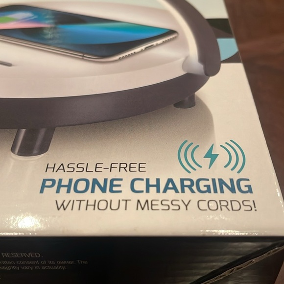 New in box Led Dome Lamp with Wireless Phone Charger and HD Audio Speaker - Picture 4 of 10